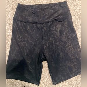 Aerie American Eagle Biker Shorts Bike Shorts Black Size M Medium in Snake Print